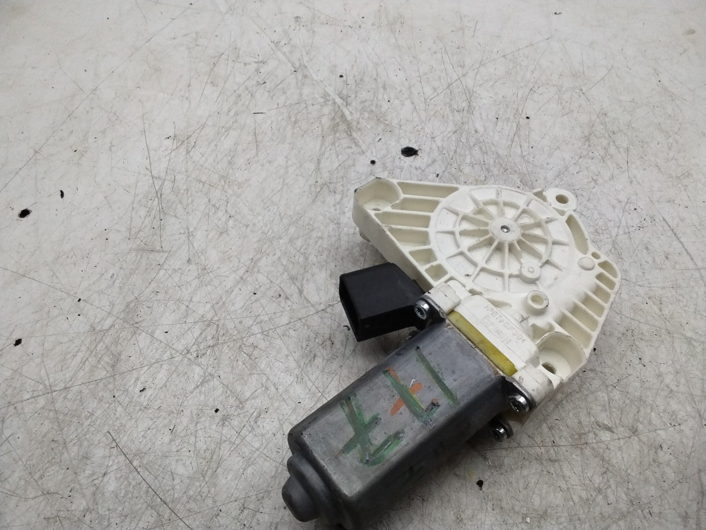 MERCEDES BENZ CLA W117 PASSENGER REAR SIDE WINDOW MOTOR A55382110 FMR71