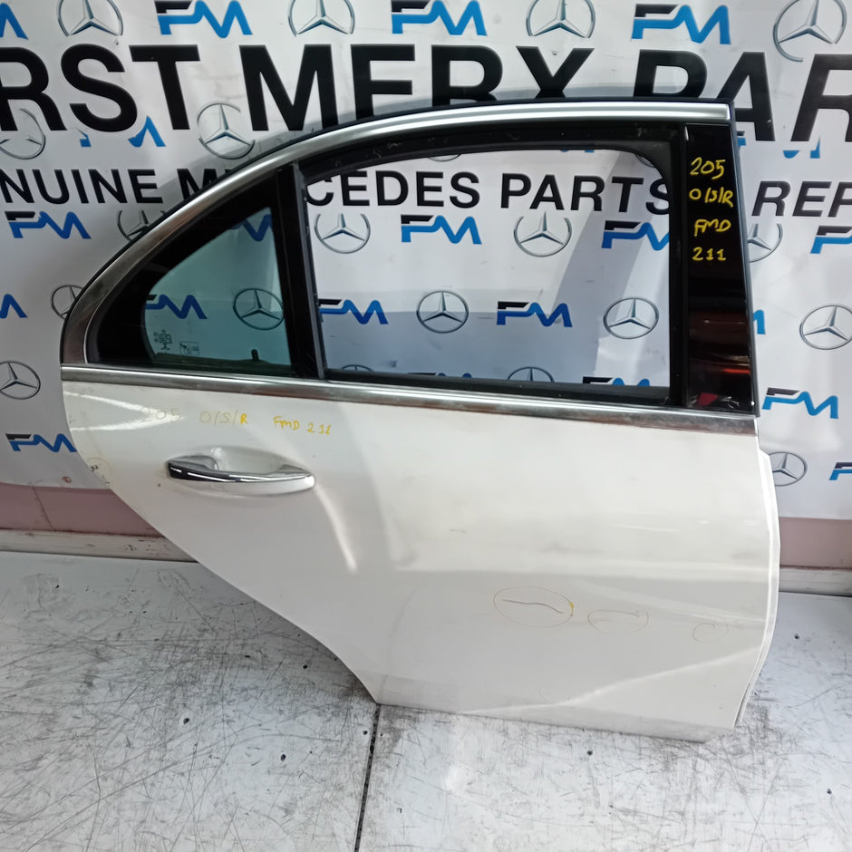 MERCEDES C-CLASS W205 SALOON DRIVER REAR DOOR OSR WHITE 2014 ON COMPLETE FMD211