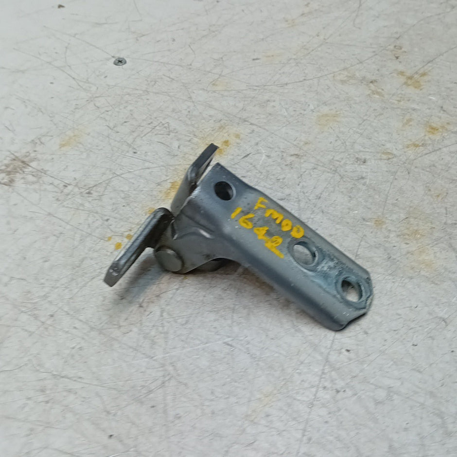 MITSUBISHI OUTLANDER MK3  FRONT DOOR HINGE PANEL E1 A046834 FM001642