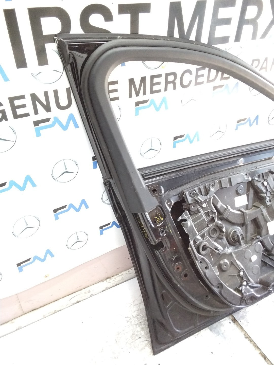 MERCEDES C-CLS W205 SLN PASSENGER FRONT DOOR NSF BLACK 2014-21  FMD596