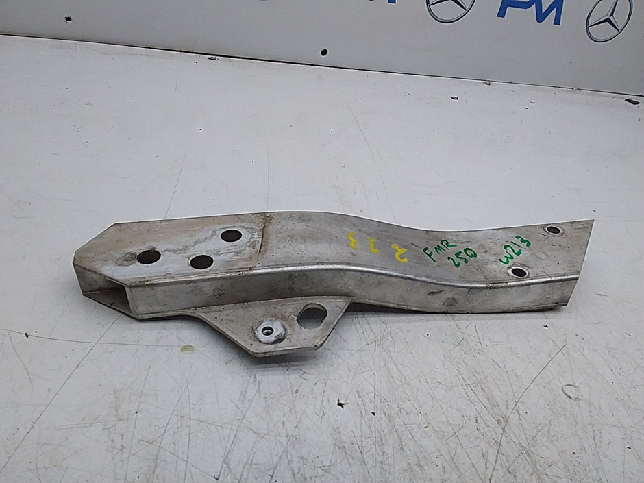 MERCEDES E-CLS W213 RADIATOR SUPPORT BRACKET RIGHT FMR250