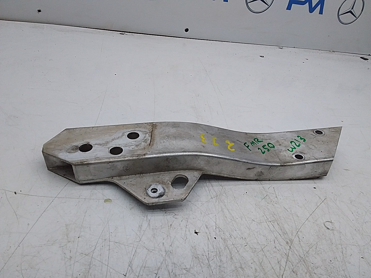 MERCEDES E-CLS W213 RADIATOR SUPPORT BRACKET RIGHT FMR250