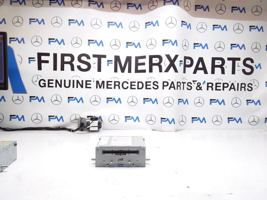 MERCEDES - BENZ E - CLASS W205 2016 RADIO SAT NAV HEAD UNIT  A2059006222 FM00302