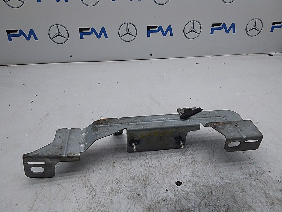 MERCEDES BENZ  C-CLASS W206 MOUNTING BRACKET A2066911100 FMR204