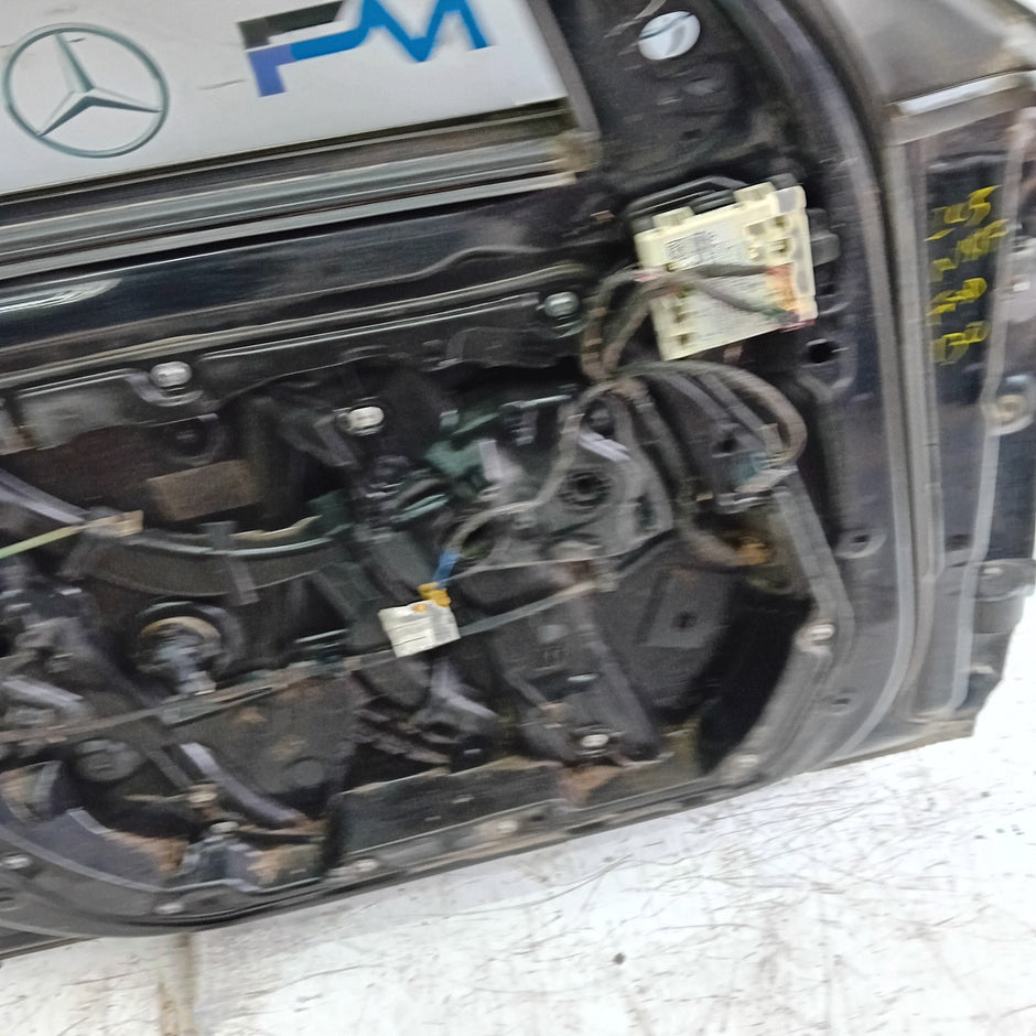 MERCEDES BENZ C-CLASS W205 PASSENGER SIDE FRONT DOOR N/S/F  BLACK FMD130