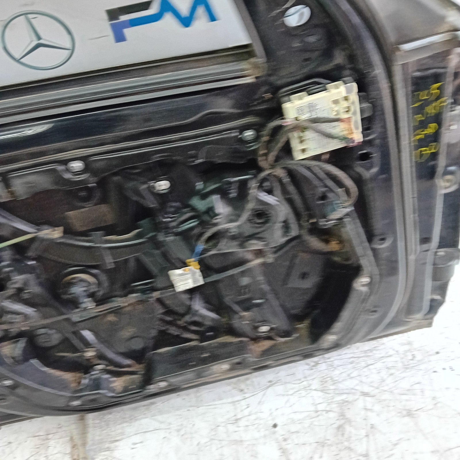 MERCEDES BENZ C-CLASS W205 PASSENGER SIDE FRONT DOOR N/S/F  BLACK FMD130