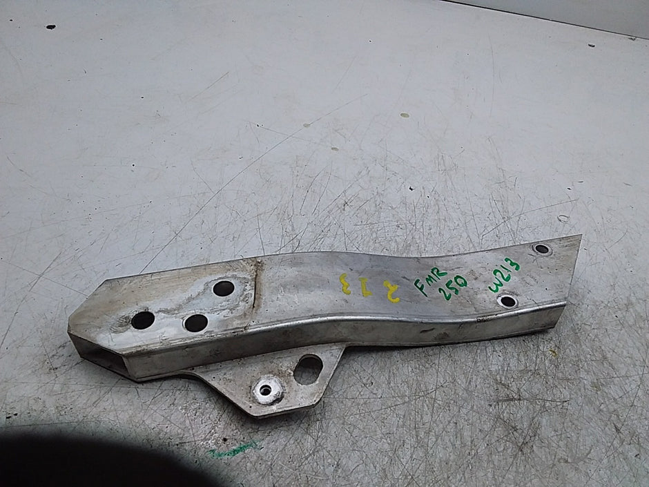 MERCEDES E-CLS W213 RADIATOR SUPPORT BRACKET RIGHT FMR250