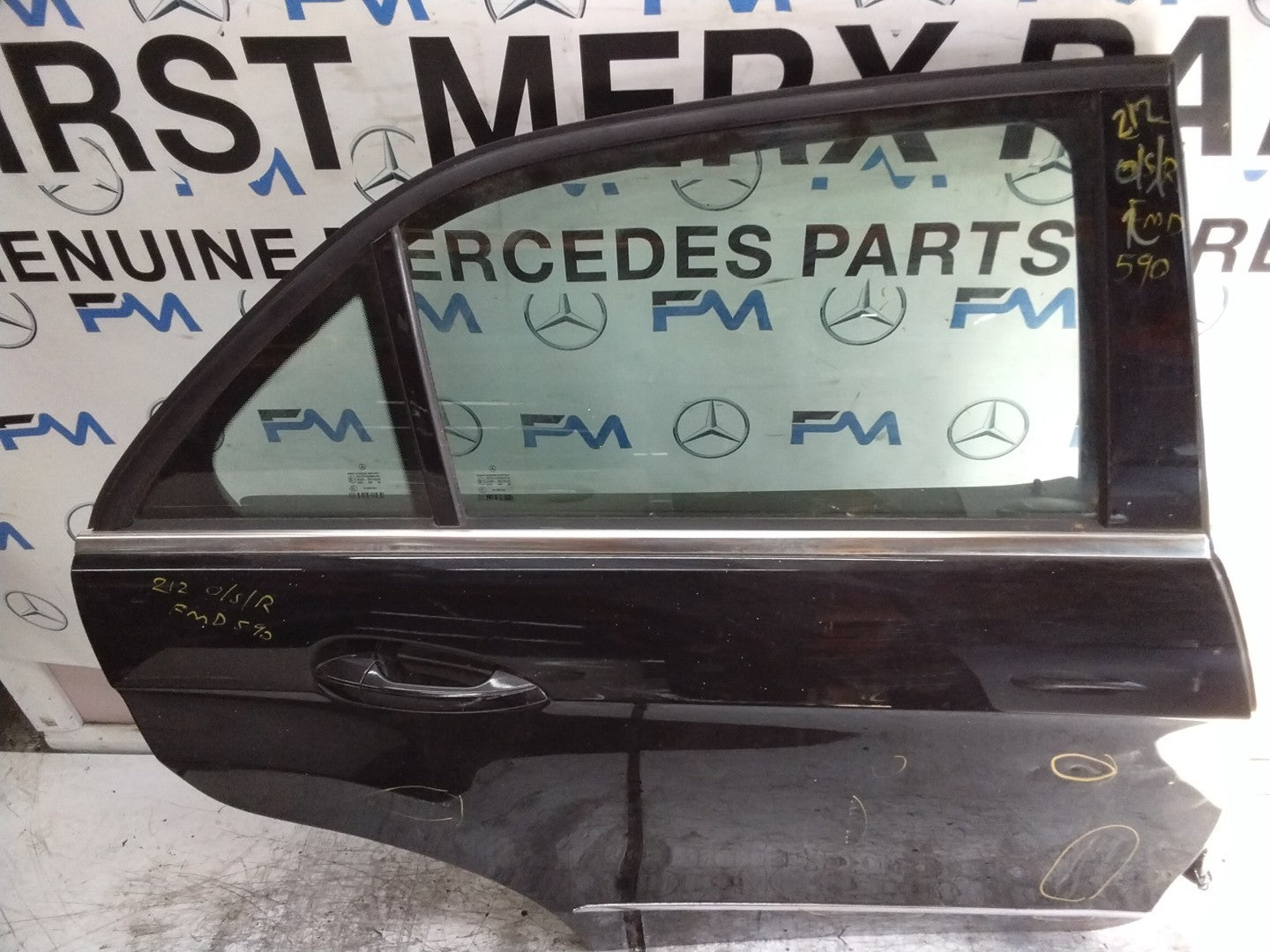 MERCEDES E-CLS W212  DRIVER REAR DOOR OSR BLACK 2009-16 COMPLETE  FMD590