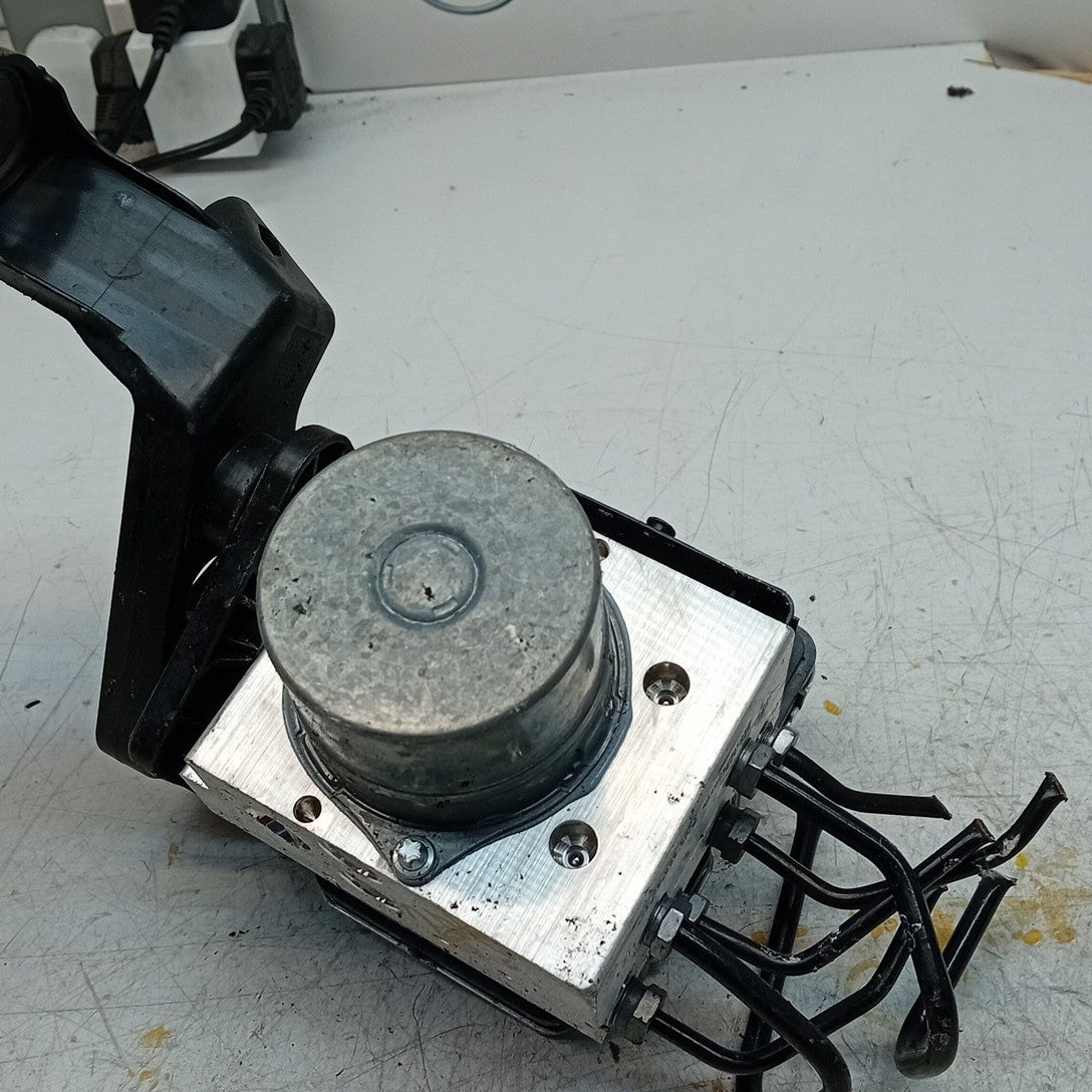 MERCEDES BENZ C-CLASS W206 ABS PUMP MODULE CONTROL UNIT A2239003737 FM001249