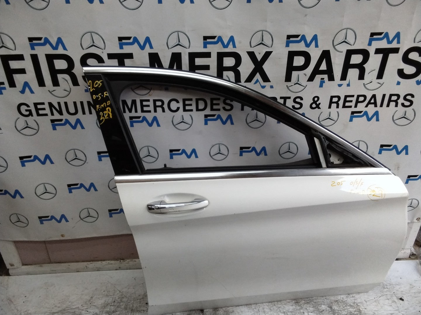 MERCEDES C-CLASS W205 SLN DRIVER FRONT DOOR OSF WHITE 2014 ON COMPLETE FMD329