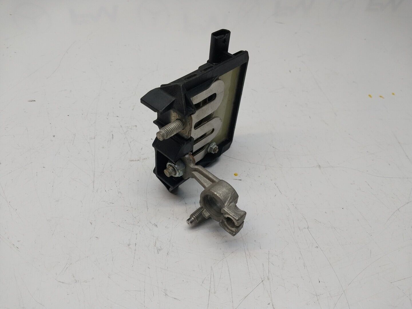 Mercedes W213 W205 W218 W238 W253 Negative Battery Tray Clamp A0009061505FM00251