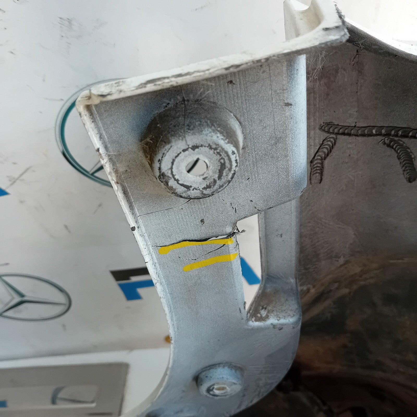 MITSUBISHI OUTLANDER MK3 REAR BUMPER WHITE 2013 COMPLETE FMX107