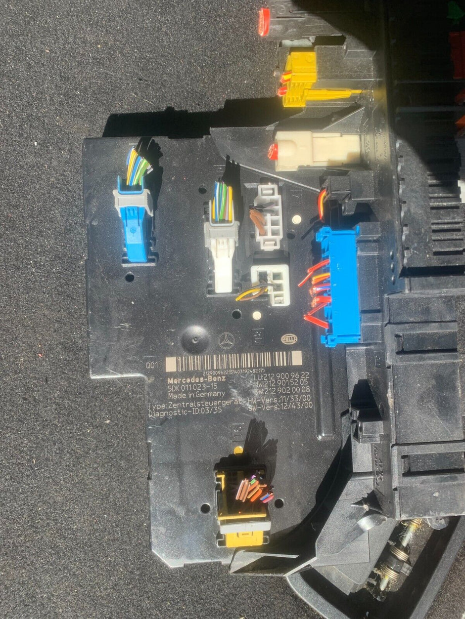 MERCEDES E CLASS FUSE BOX SAM UNIT 2.1 CDI DIESEL A2129009622 W212 2014