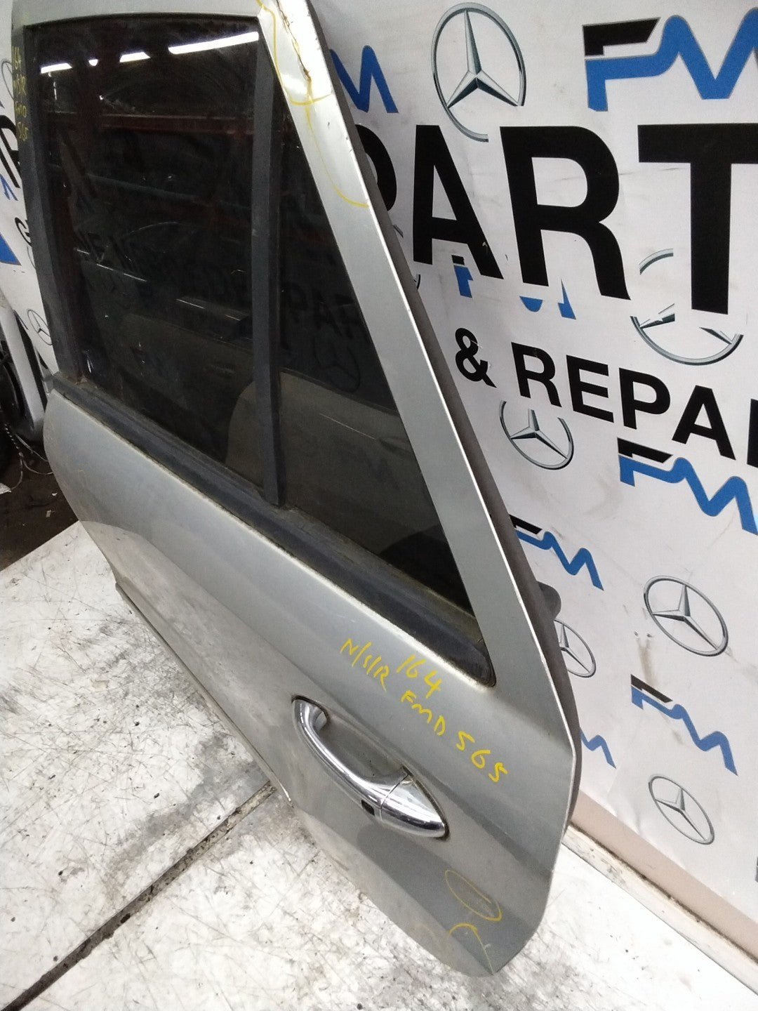 MERCEDES M-CLASS W164  PASSENGER REAR DOOR NSR GREY 2005-11 FMD565