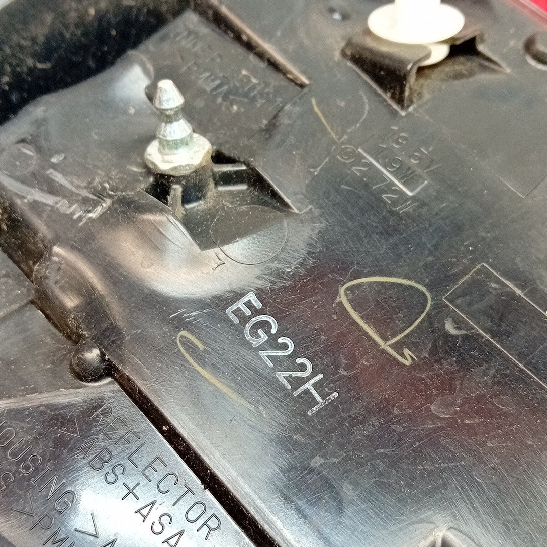 MITSUBISHI OUTLANDER MK3 DRIVER SIDE RIGHT REAR INNER TAIL LIGHT 2013 FMT300