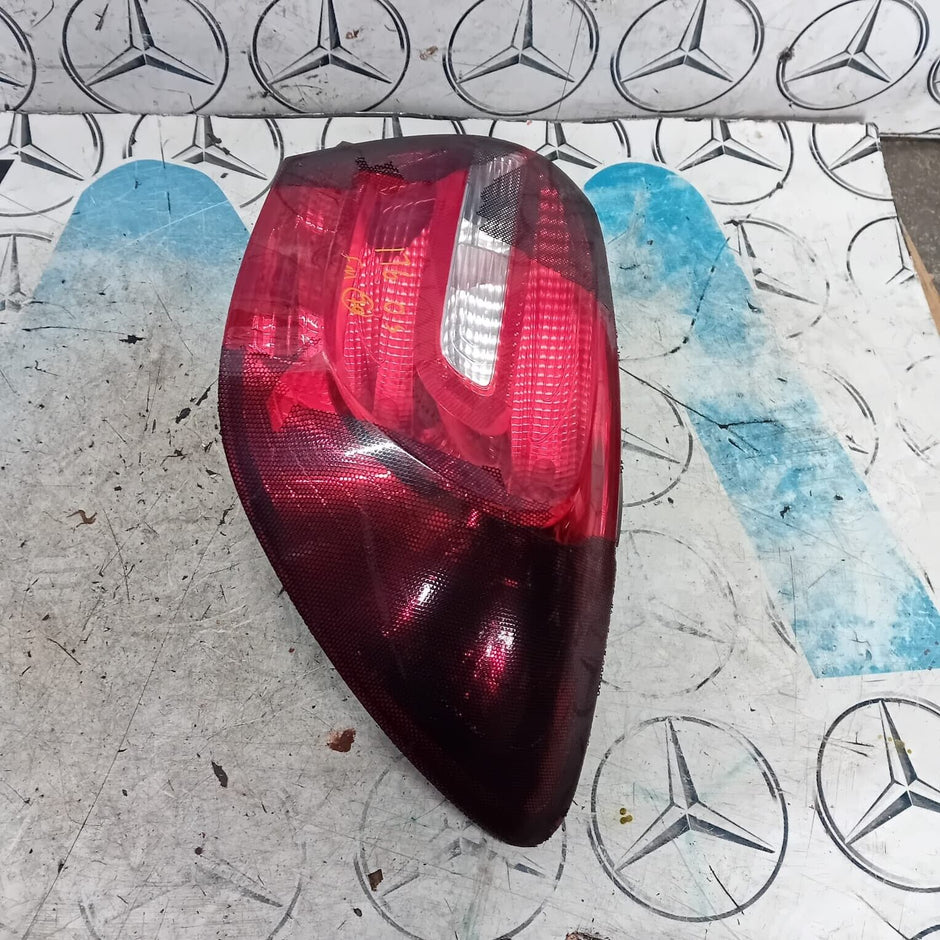 MERCEDES BENZ A-CLASS REAR OUTER DRIVER SIDE TAIL LIGHT A1769060200