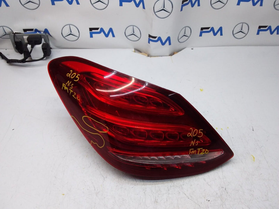 2015 MERCEDES  C CLASS W205 REAR PASSENGER SIDE LED LIGHT A2059061357 FMT20