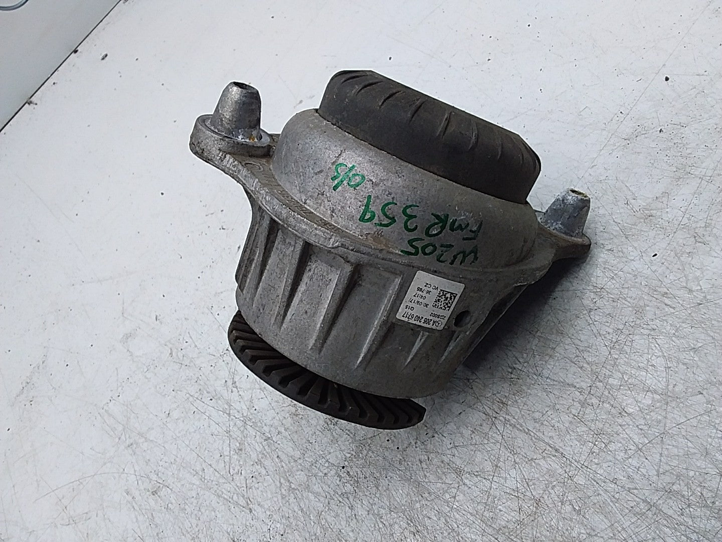 MERCEDES BENZ  C-CLASS  W205  ENGINE MOUNT RIGHT OS A2052406717 FMR359