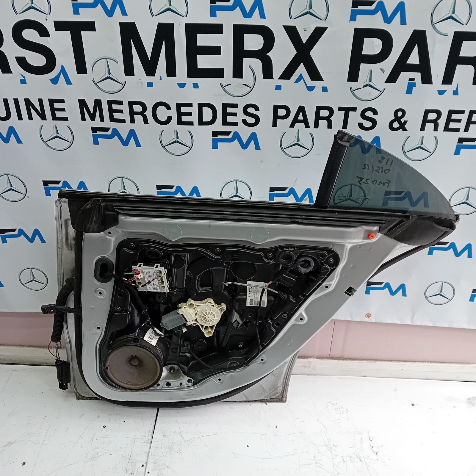 MERCEDES BENZ CLS W118 DRIVER REAR DOOR (OFF SIDE REAR) WHITE FMD25