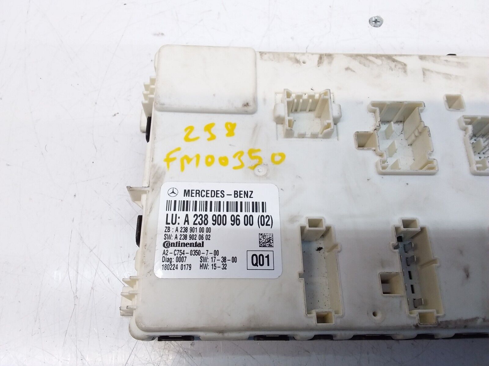 Mercedes E-CLASS W238 SAM Signal Control Module Unit A2389009600 FM00350