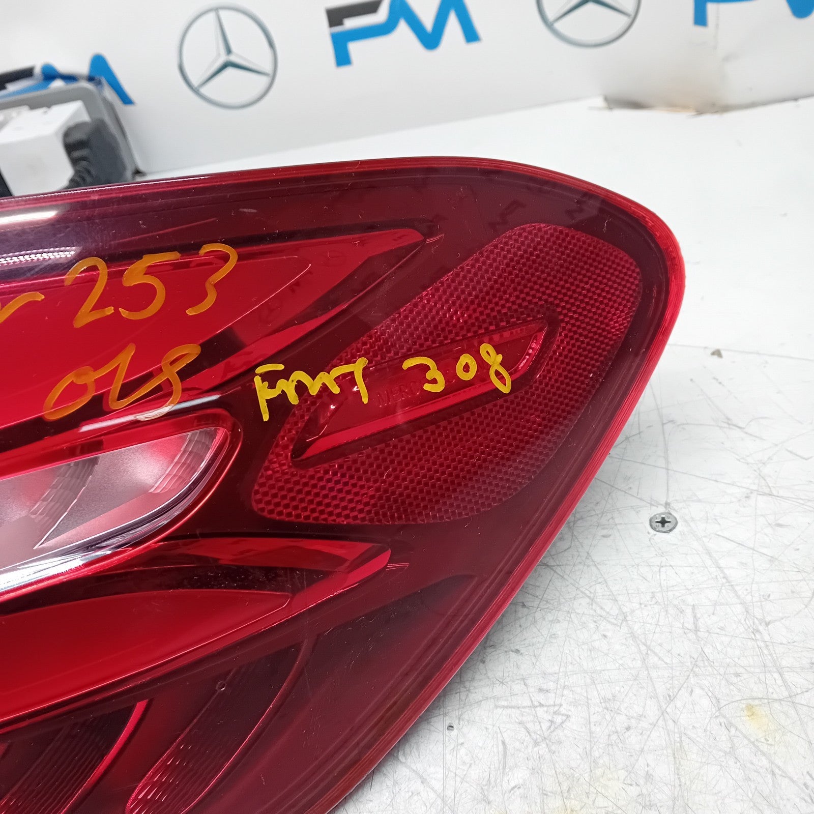 MERCEDES BENZ  GLC W253 DRIVER SIDE RIGHT REAR TAIL LIGHT 2016 FMT308