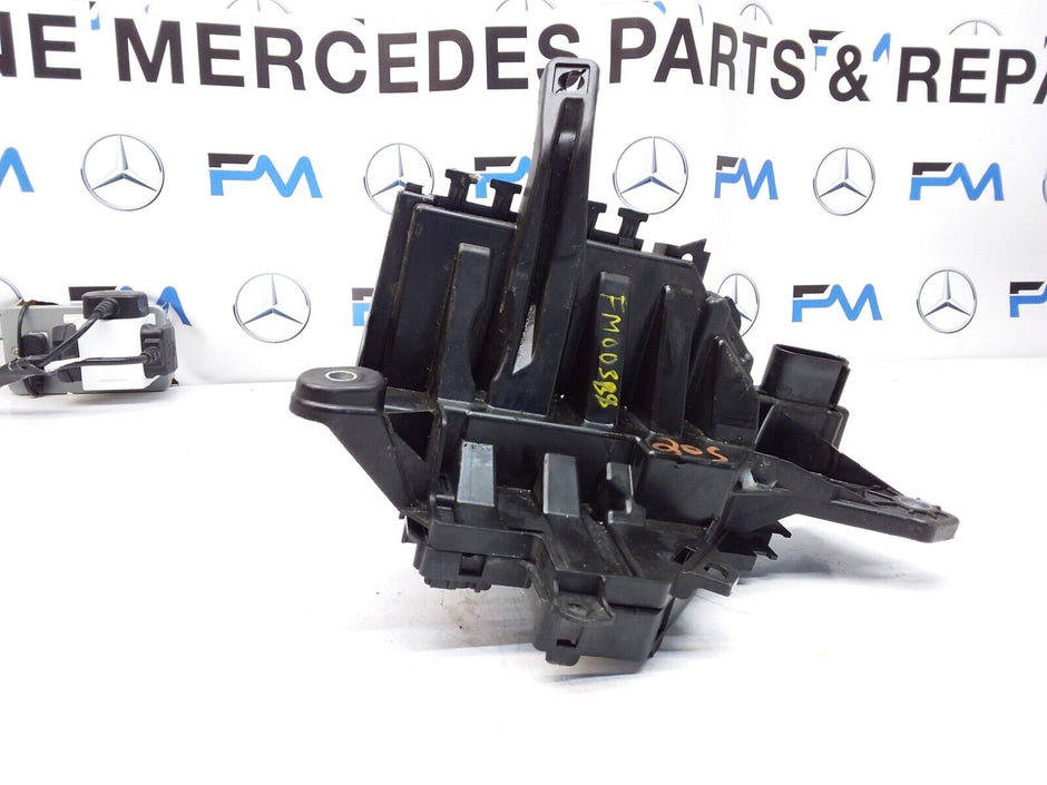 Mercedes C-CLASS W205 Fuse Relay Junction Box A2055402250 FM00388