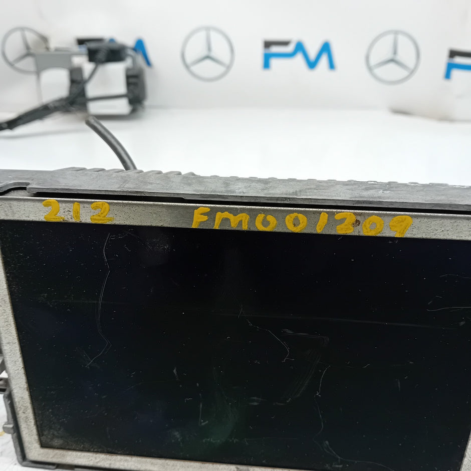 MERCEDES BENZ E-CLASS W212 SAT NAV DISPLAY SCREEN A2129000829 FM001209