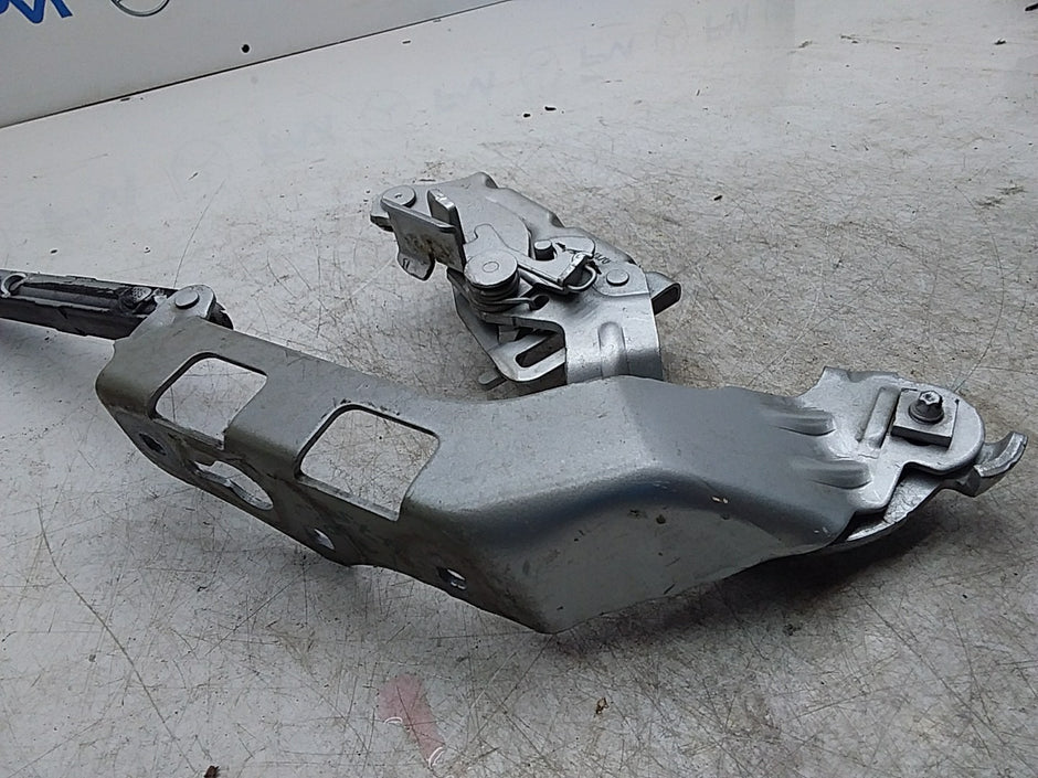 MERCEDES BENZ  C-CLASS W205 BONNET HINGE LEFT PASSENGER SIDE A2058800828 FMR475