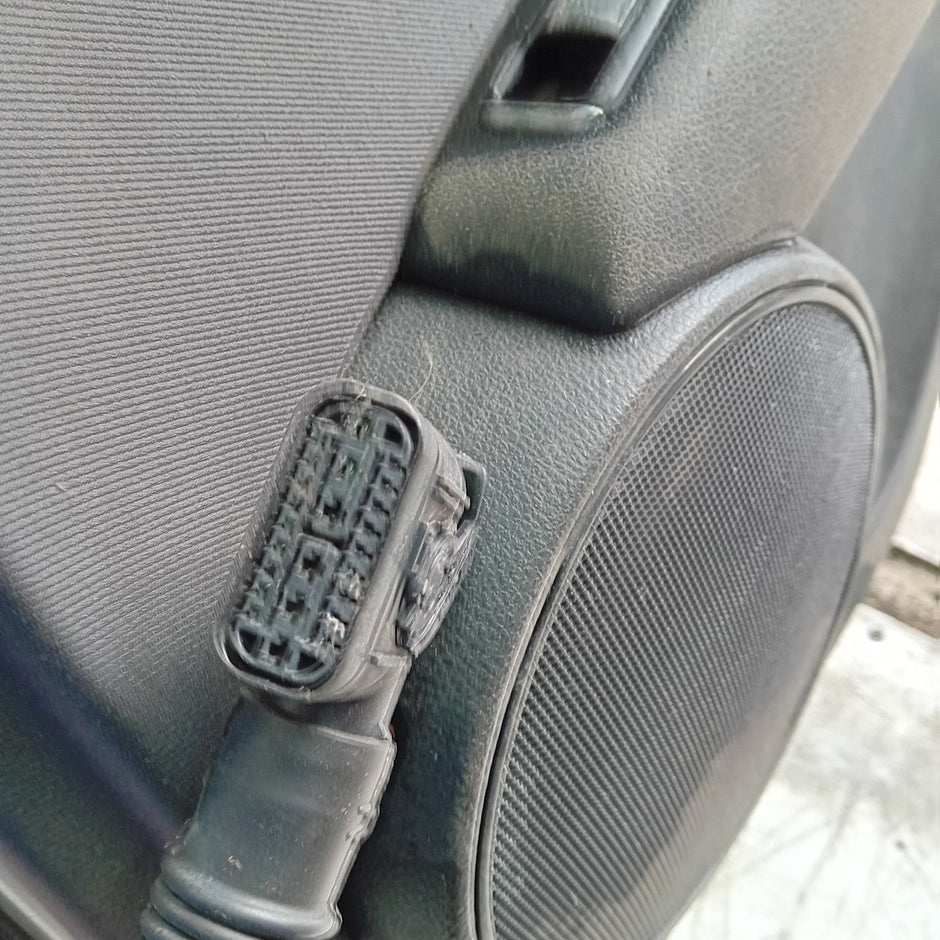 MERCEDES C-CLASS W204 SLN DRIVER REAR DOOR OSR SILVER 2008-2014 COMPLETE FMD442