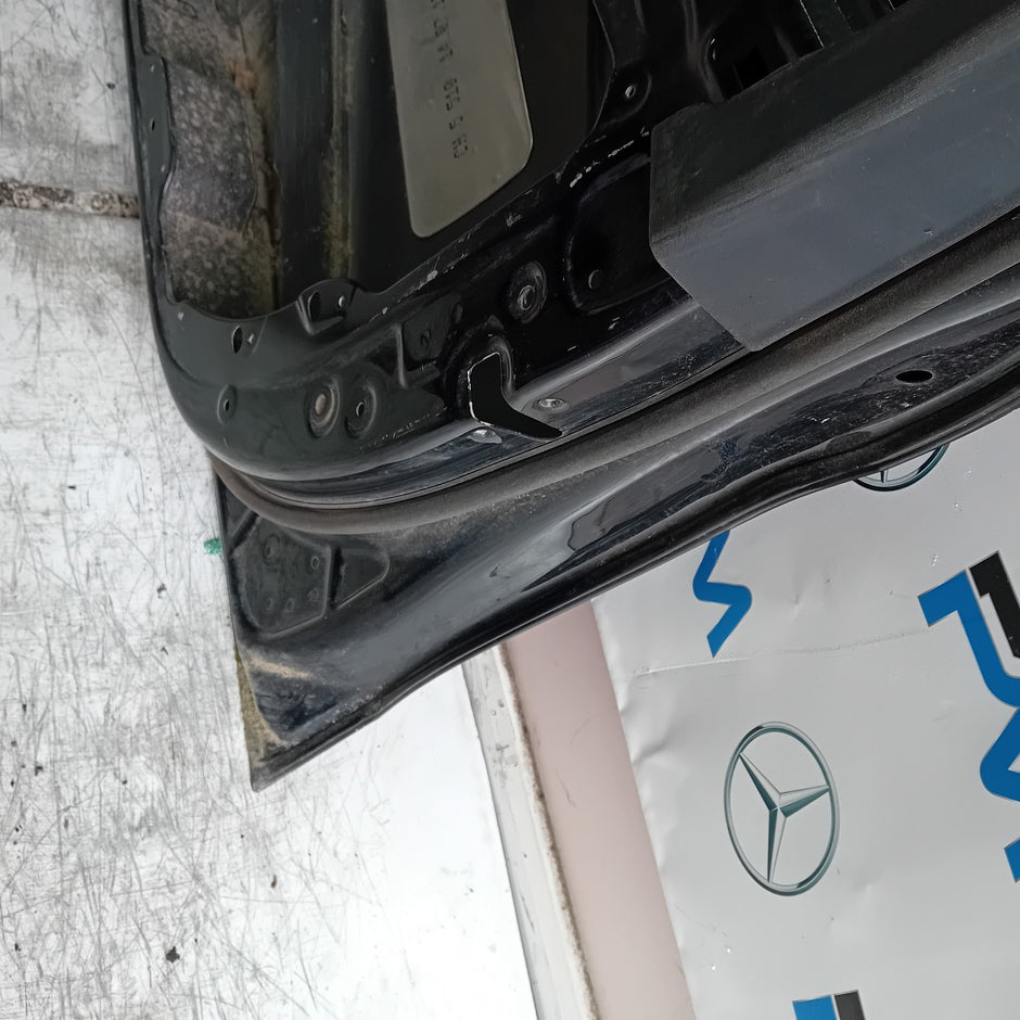 MEECEDS C-CLASS W205 DRIVER FRONT DOOR OSF BLACK 2014 ON FMD398