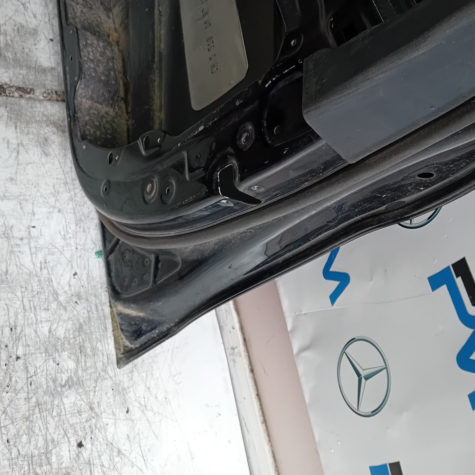 MEECEDS C-CLASS W205 DRIVER FRONT DOOR OSF BLACK 2014 ON FMD398