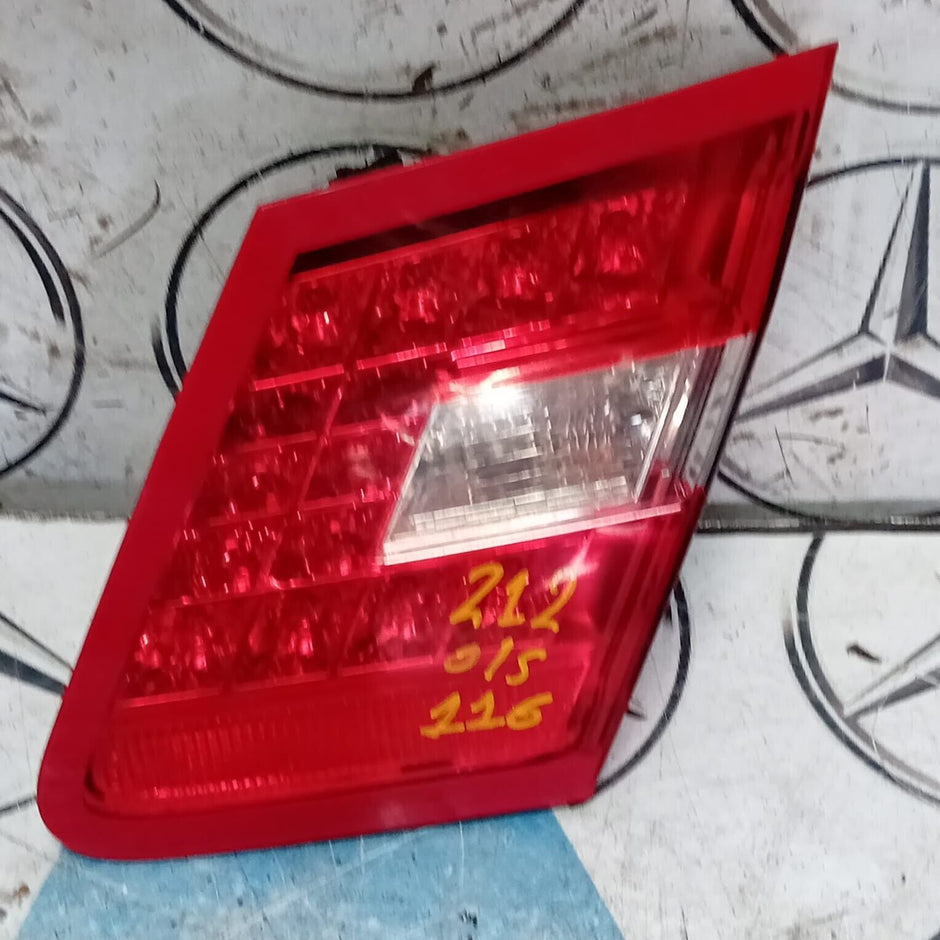 MERCEDES BENZ W212 E-CLASS SALOON INNER REAR DRIVER SIDE TAIL LIGHT