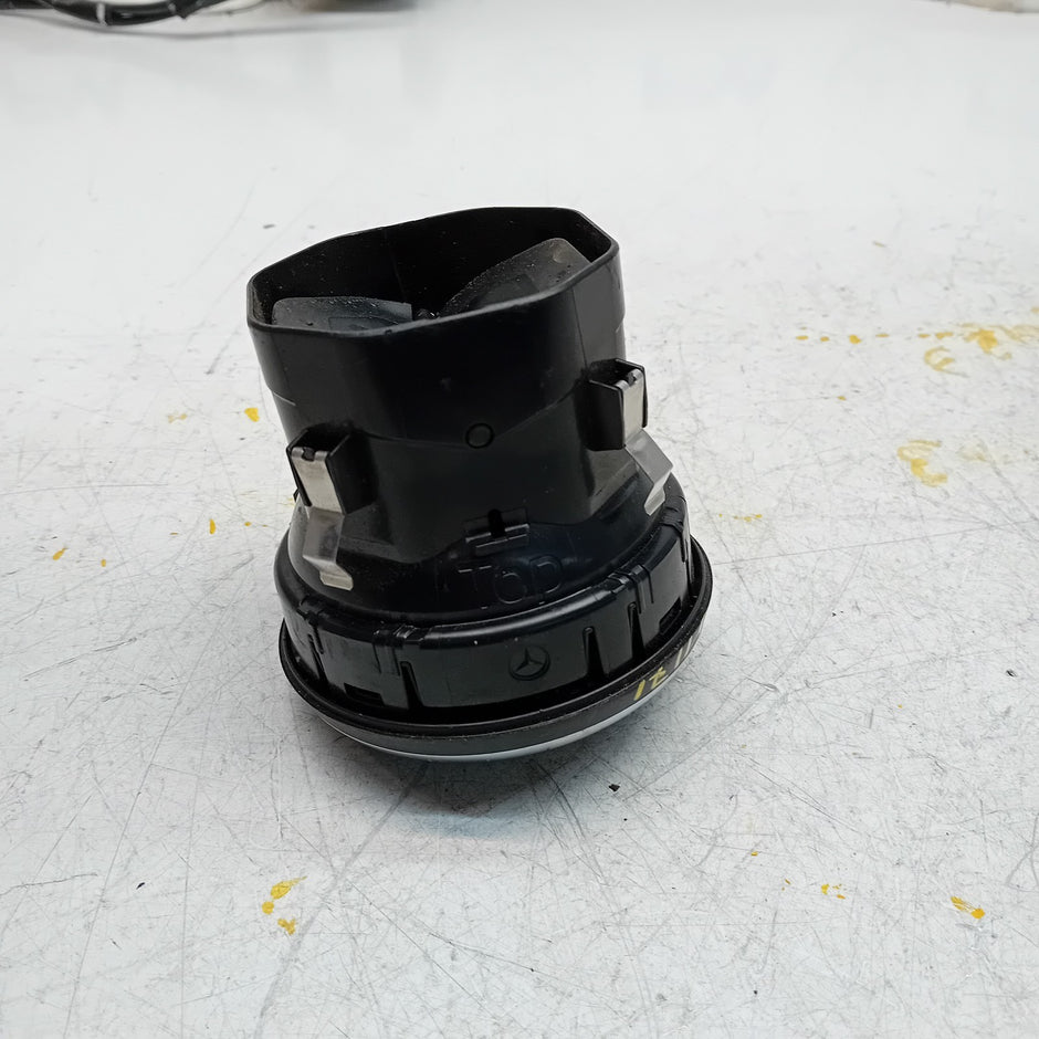 MERCEDES CLA-CLASS W117 DASHBOARD AIR VENT CENTRE SIDE 2015 FM001171