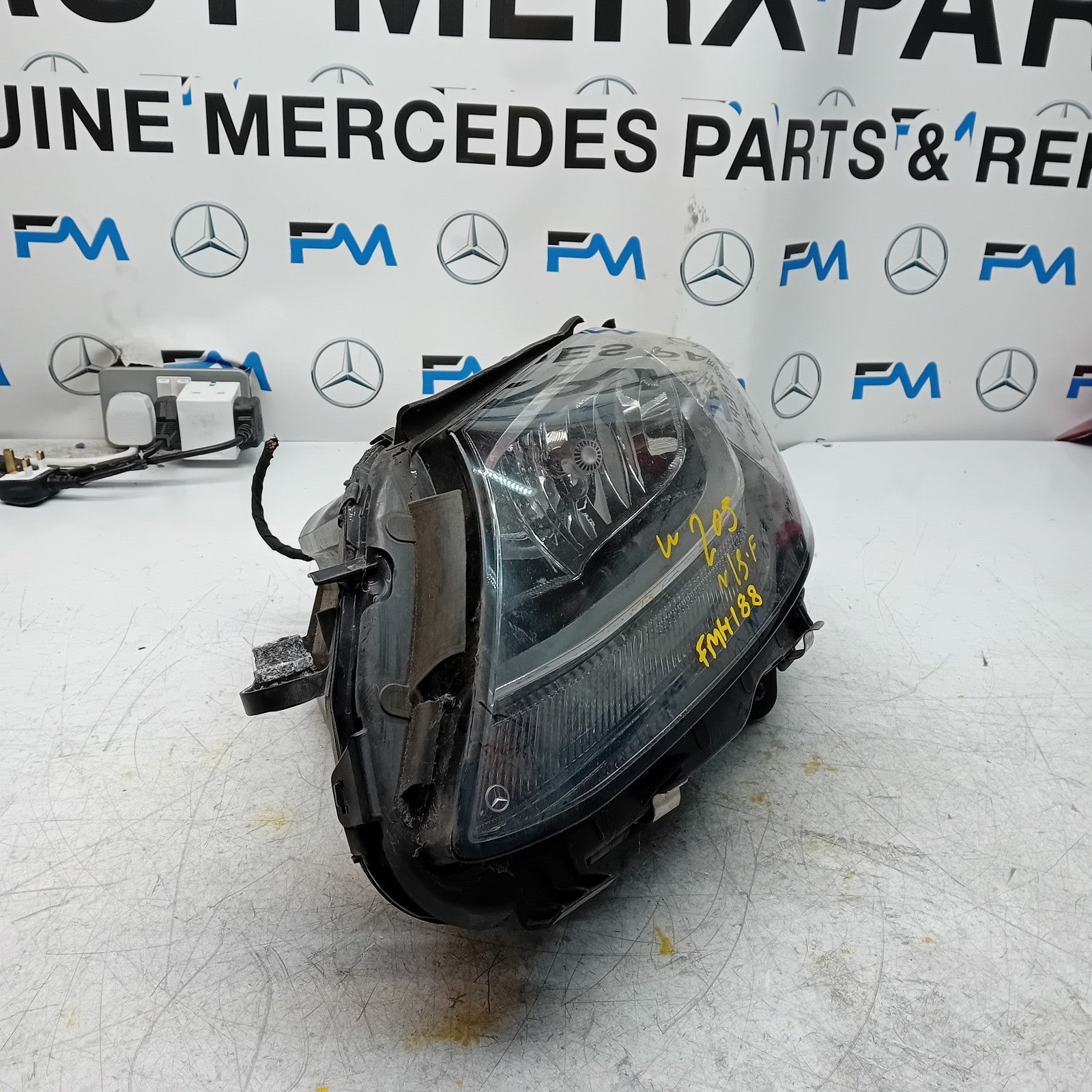 MERCEDES C-CLASS W205 PASSENGER SIDE FRONT HEADLIGHT A2058200761 20l4 FMH188