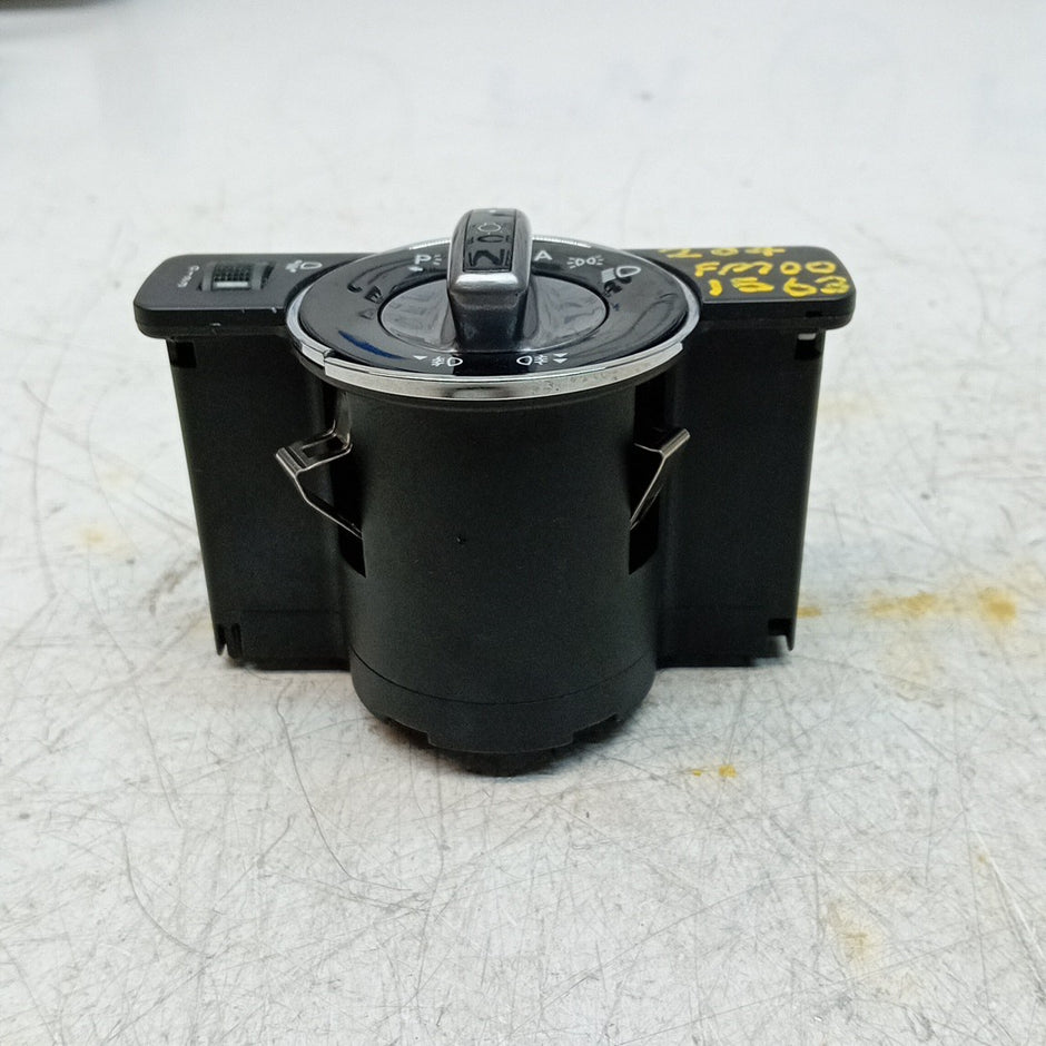 MERCEDES C-CLASS W205 HEADLIGHT CONTROL SWITCH 2014 A2045453004 FM001563
