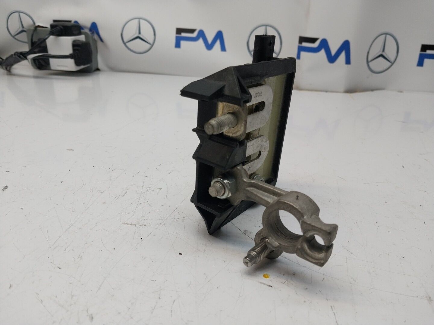 Mercedes W213 W205 W218 W238 W253 Negative Battery Tray Clamp A0009061505FM00253