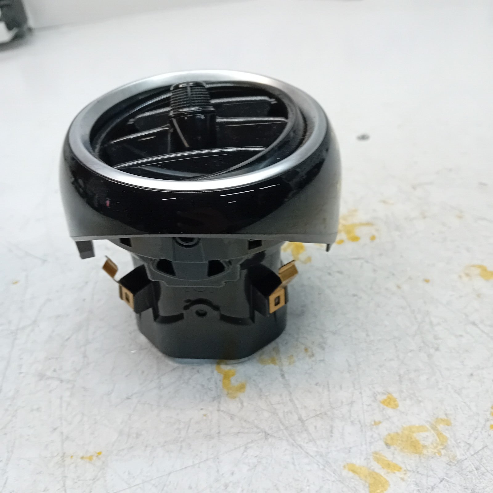 MERCEDES C-CLASS W205 DASHBOARD AIR VENT PASSENGER SIDE  A2058303604 FM001182