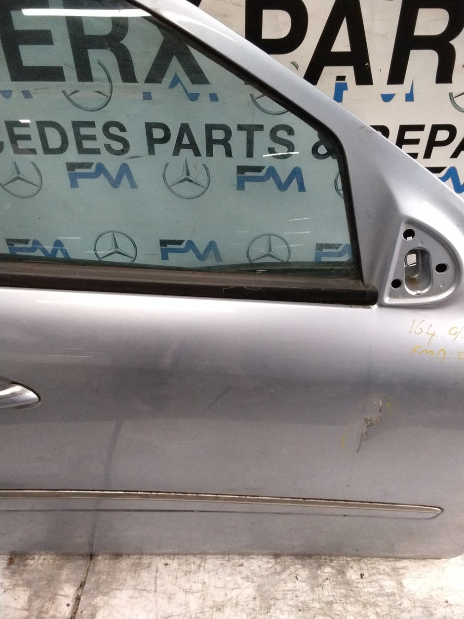 MERCEDES M-CLASS W164  DRIVER FRONT DOOR OSF  2005-2011 SILVER  FMD559