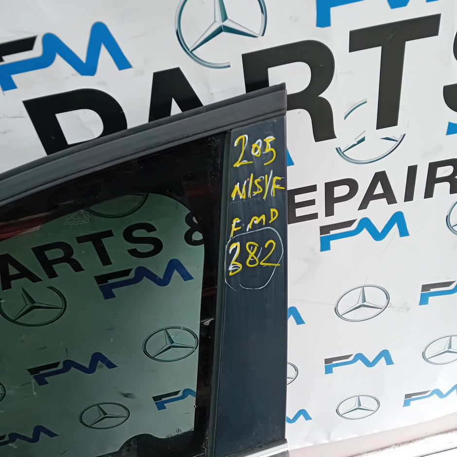 MERCEDES C-CLASS W205 PASSENGER FRONT DOOR NSF 2014 ON COMPLETE FMD382