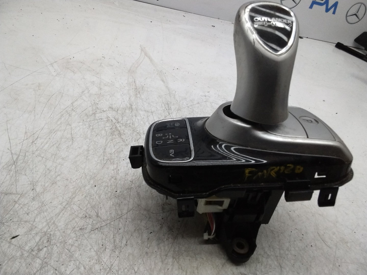 MITSUBISHI OUTLANDER GEAR STICK 2400A355 FMR120