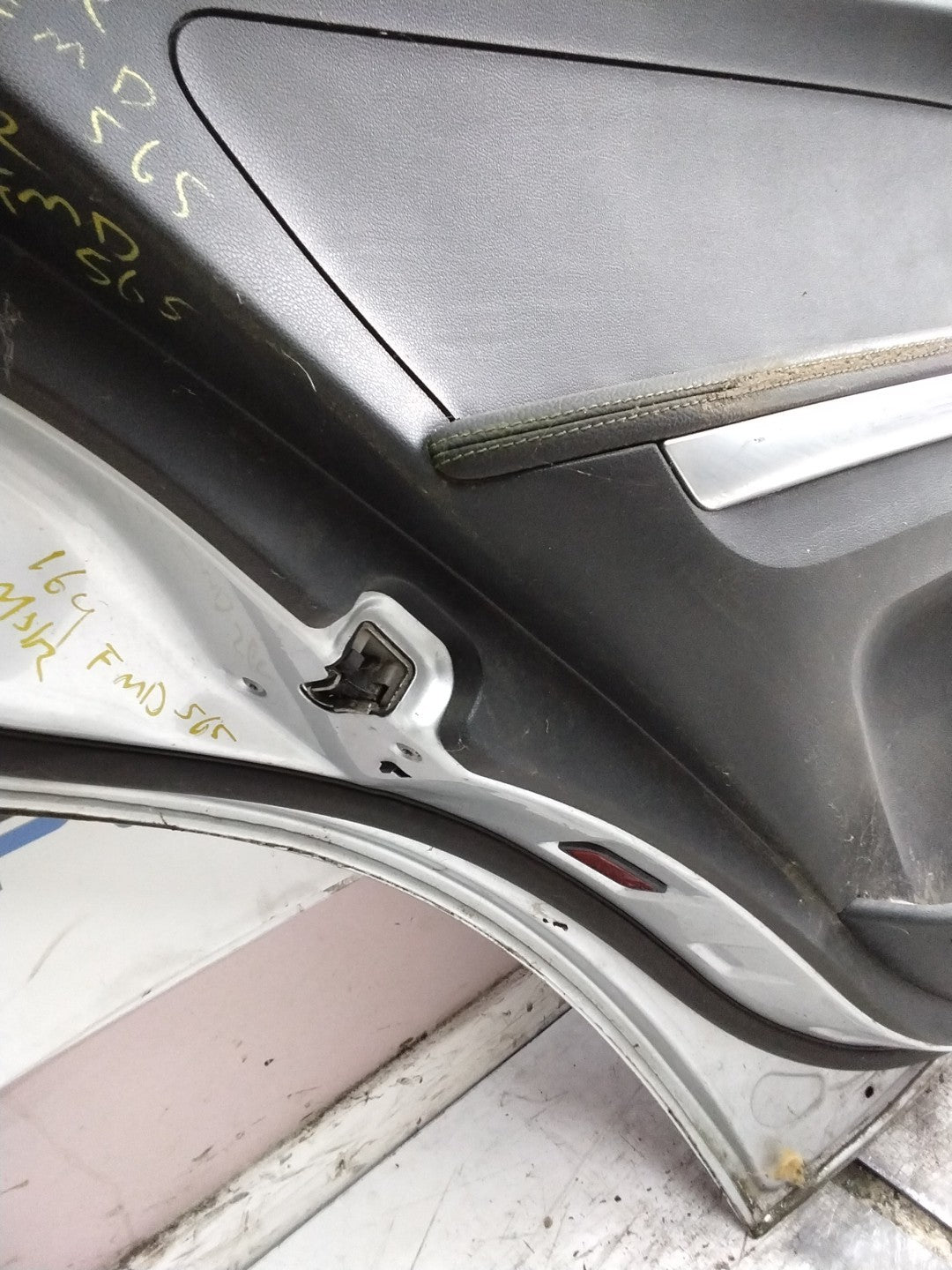 MERCEDES M-CLASS W164  PASSENGER REAR DOOR NSR GREY 2005-11 FMD565