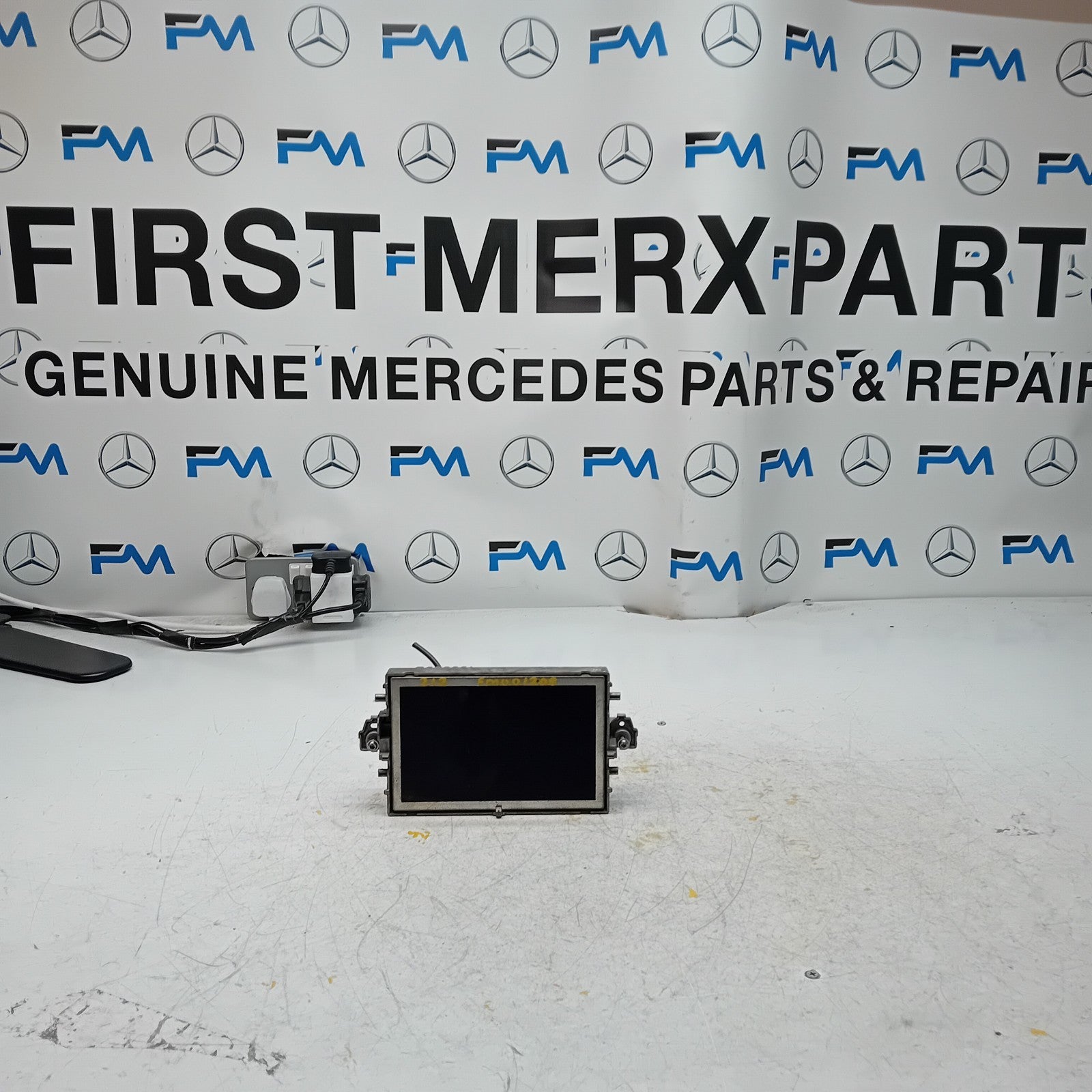 MERCEDES BENZ E-CLASS W212 SAT NAV DISPLAY SCREEN A2129000829 FM001209