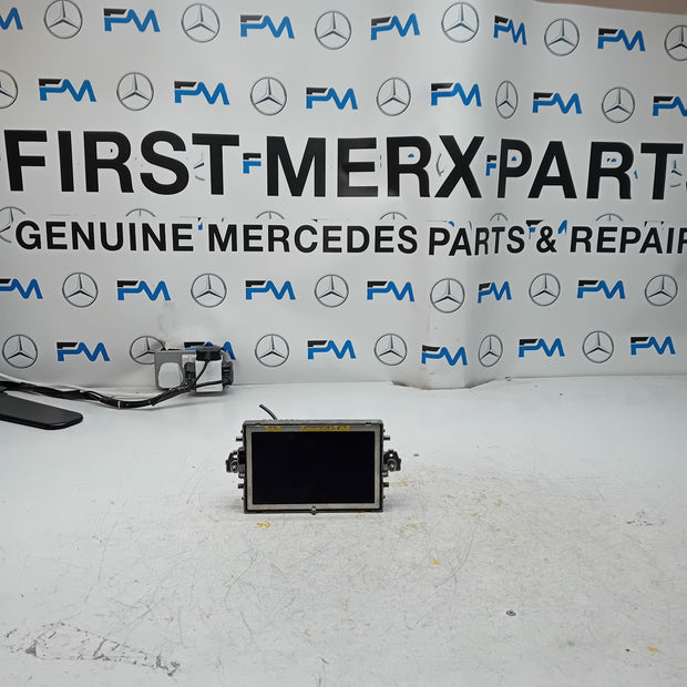 MERCEDES BENZ E-CLASS W212 SAT NAV DISPLAY SCREEN A2129000829 FM001209