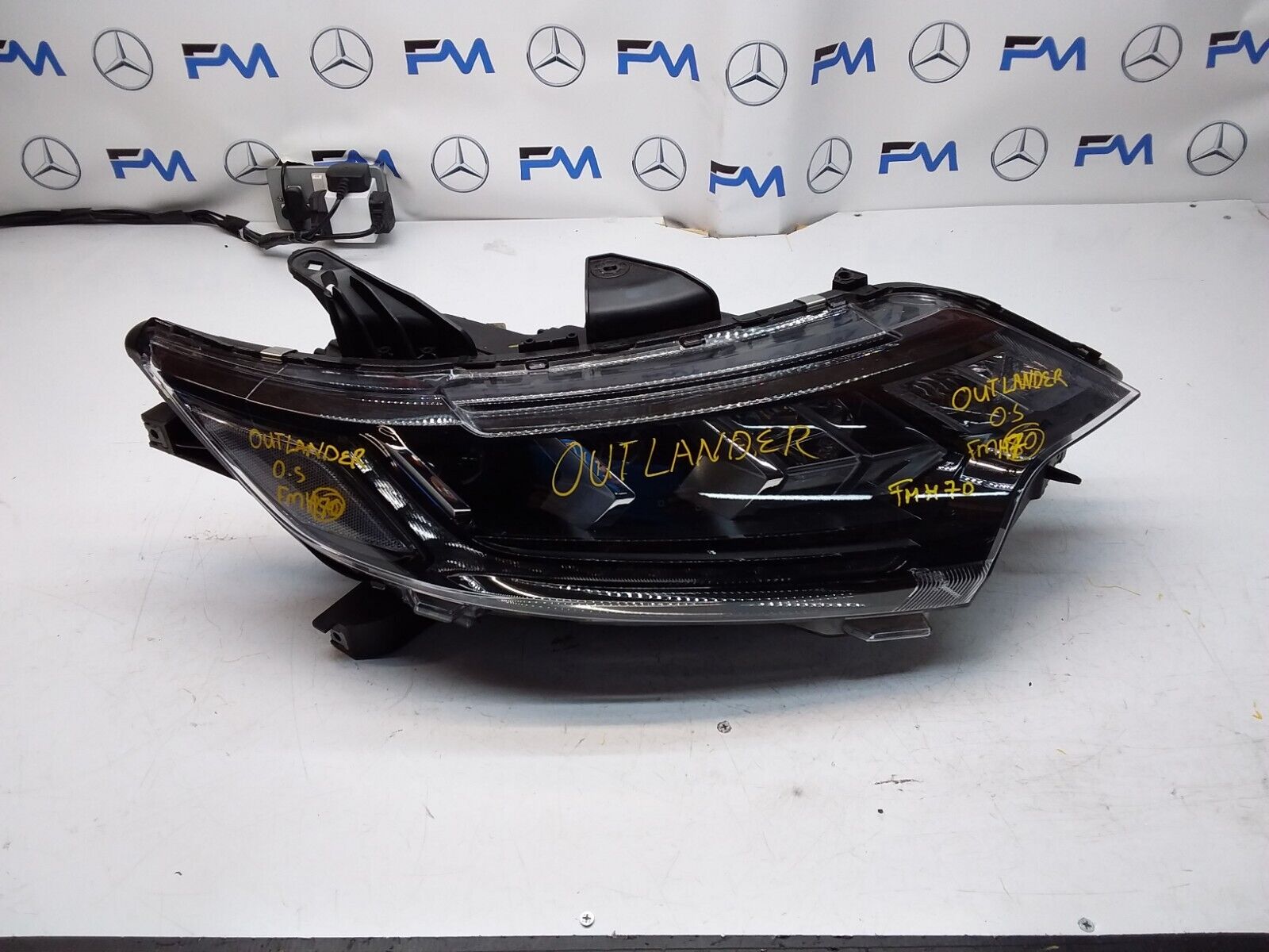 MITSUBISHI OUTLANDER MK3 2018 HEADLIGHT DRIVER SIDE RIGHT R009A Z6UB FMH70