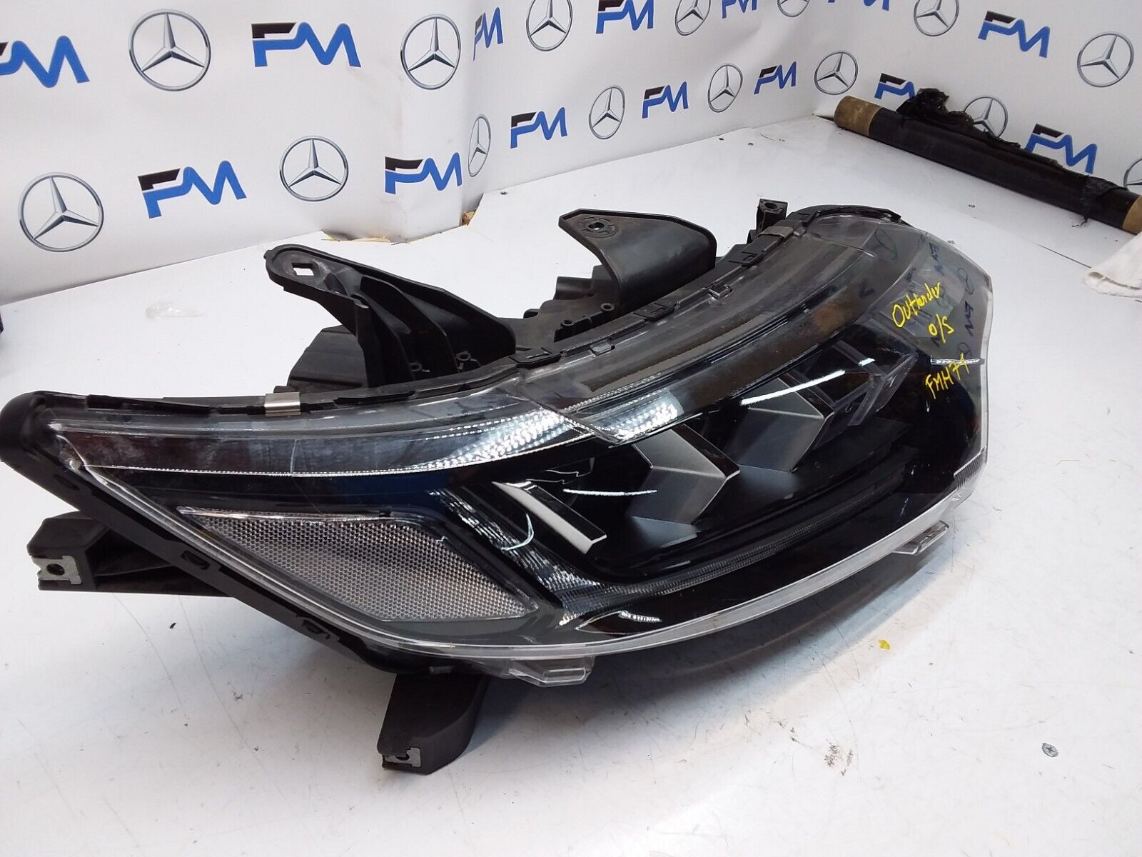 MITSUBISHI OUTLANDER MK3 2015 HEADLIGHT DRIVER SIDE RIGHT R0094N 090U FMH74