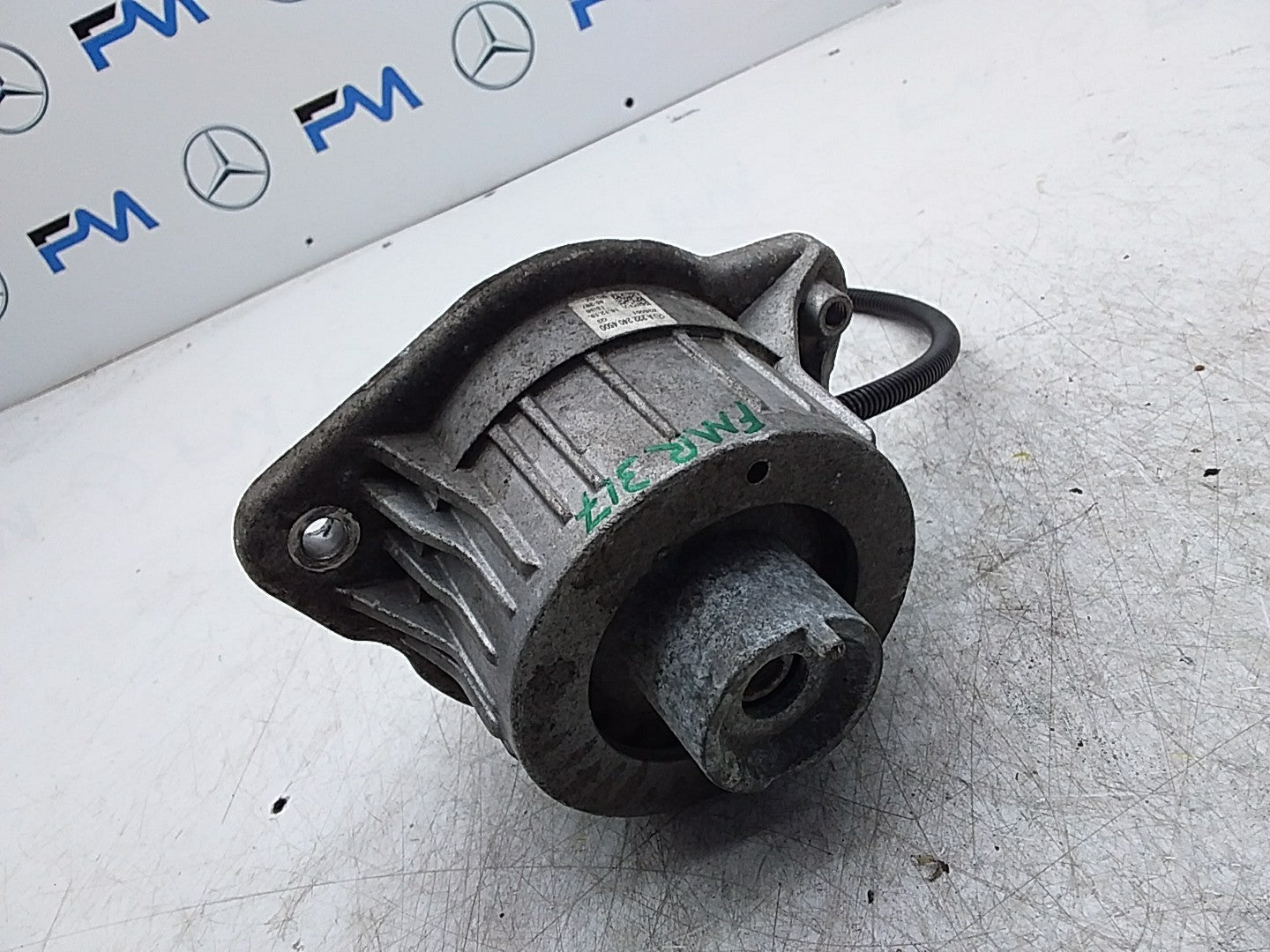 MERCEDES BENZ  S-CLASS W222  ENGINE MOUNT LEFT A2222404500 FMR317