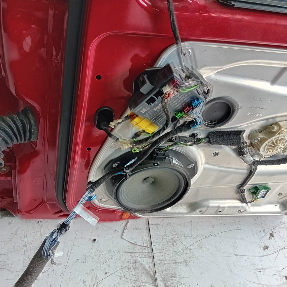 MERCEDES-BENZ C-CLASS W204 DRIVER SIDE FRONT DOOR O/S/F COMPLETE RED FMD50