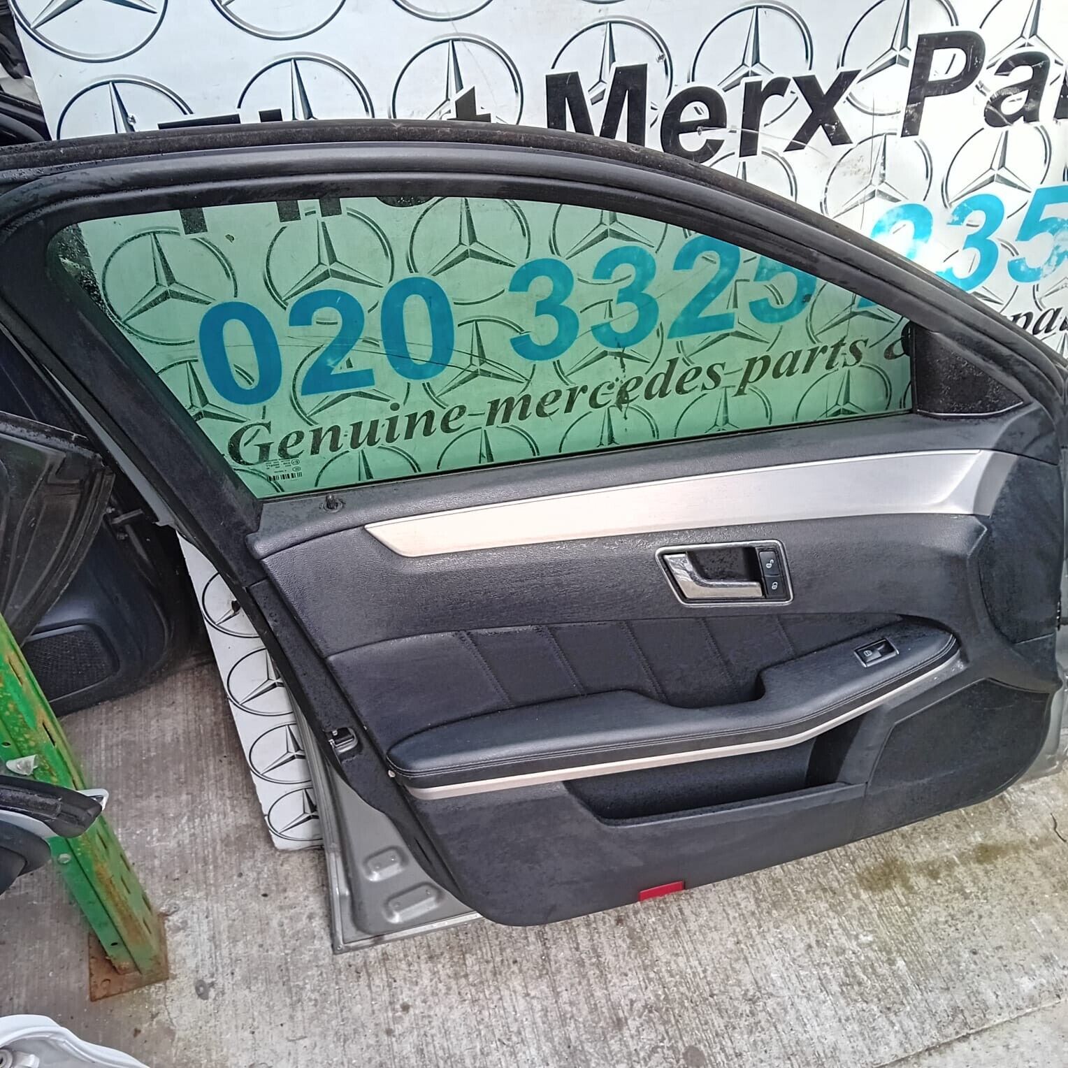MERCEDES BENZ E-CLASS  W212  PASSENGER SIDE FRONT DOOR ( NEAR SIDE FRONT )