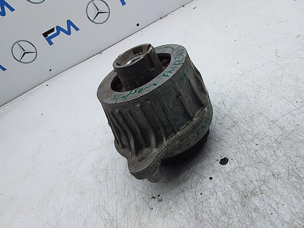 MERCEDES BENZ  C-CLASS  W205  ENGINE MOUNT LEFT NS A2052406817 FMR342