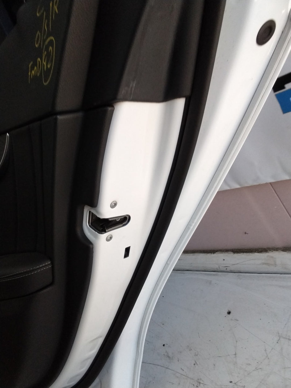 MERCEDES BENZ  C-CLASS W205 DRIVER SIDE REAR DOOR O/S/R COMPLETE WHITE FMD82